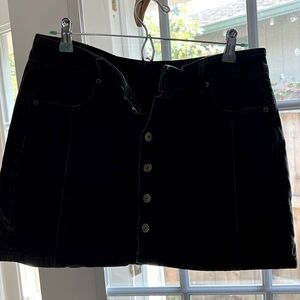 Black button skirt
